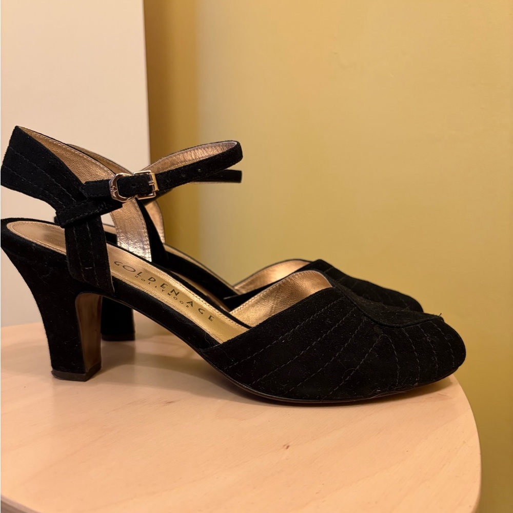 Golden Age Hollywood 1940s-pinup-style suede shoes with ankle strap, fit sz 10